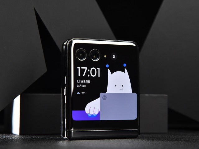 想尝试下折叠屏？5699元的moto razr 40 Ultra考虑一下
