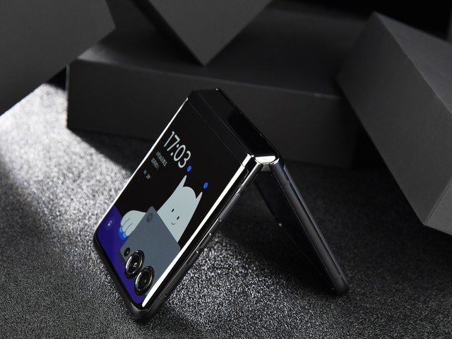 想尝试下折叠屏？5699元的moto razr 40 Ultra考虑一下