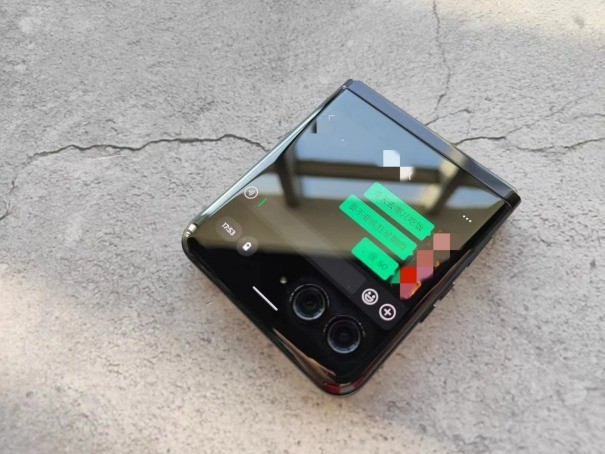 想尝试下折叠屏？5699元的moto razr 40 Ultra考虑一下